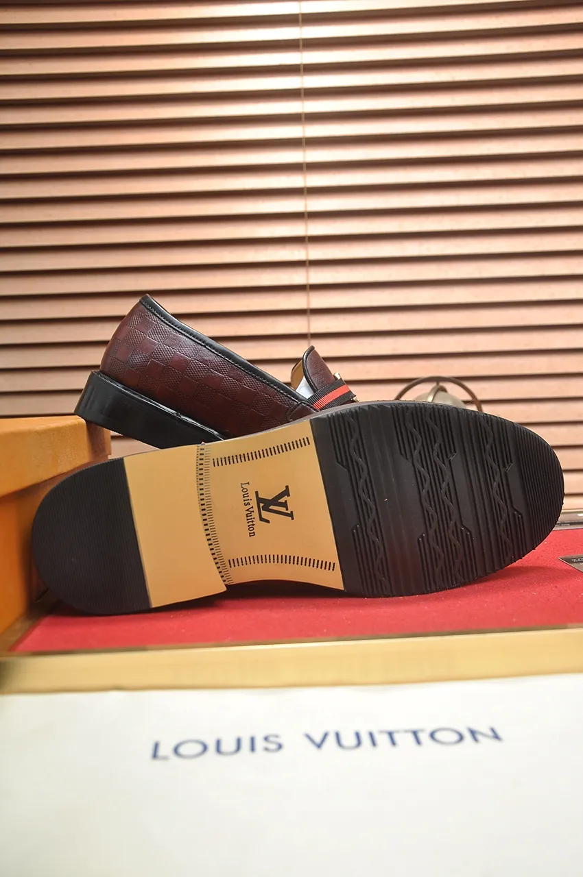 Men's men's shoes 💰460💶 [LV] (original single cowhide lining) 🍀LV's latest genuine leather business suit shoes are launched simultaneously on the official website. The first-layer cowhide imported from Italy is made of heavy gold, 💥1:1 rubber outsole from the official website. Versatile to wear, high-end without losing class, and the color combination is extraordinary. This four-season style is alluring when worn on your feet, showing off your big-name flair. Standard code 38-45 (45 customized)